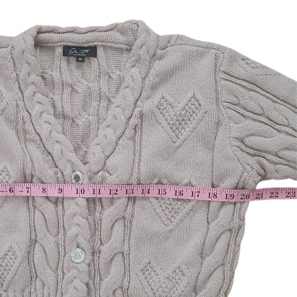 On 12th Winter Cable Knit Cropped Cardigan Sweater Beige Button Front Sz M - Picture 6 of 9